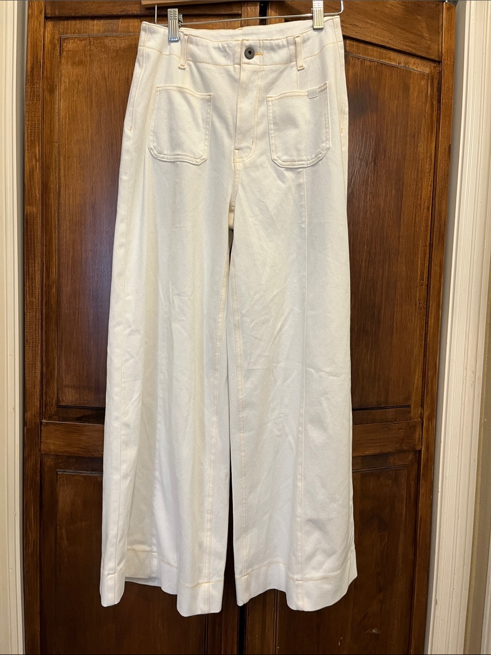White Wide-Leg High-Rise Jeans with Front Patch Pockets
